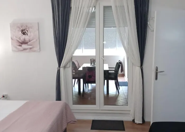 Apartment Lucica *