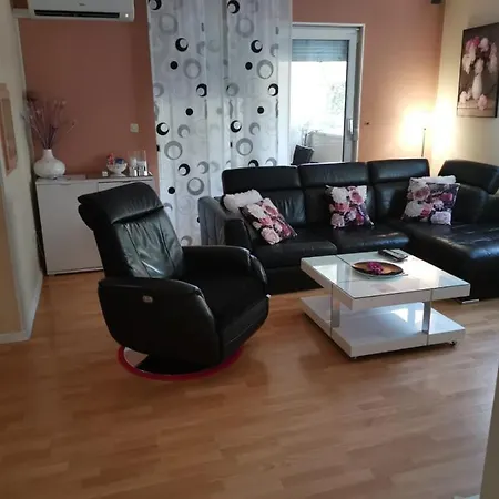 Lucica Appartement *